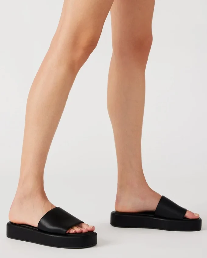 Beachy Woven Red Multi Beachy Woven Red Multi