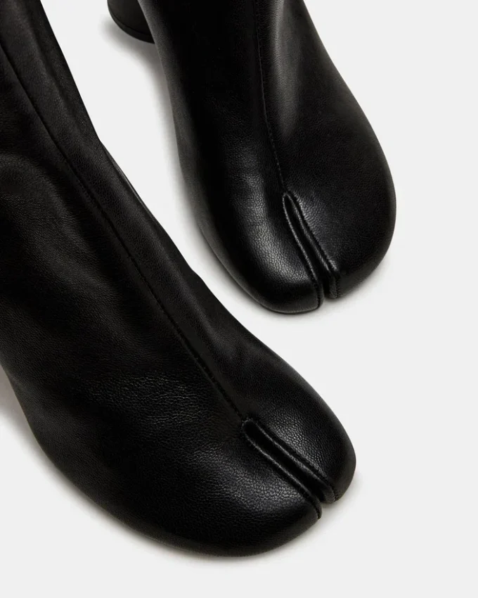 Caro Black Leather Caro Black Leather