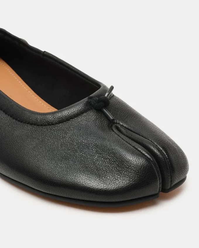 Cyra Black Leather Cyra Black Leather