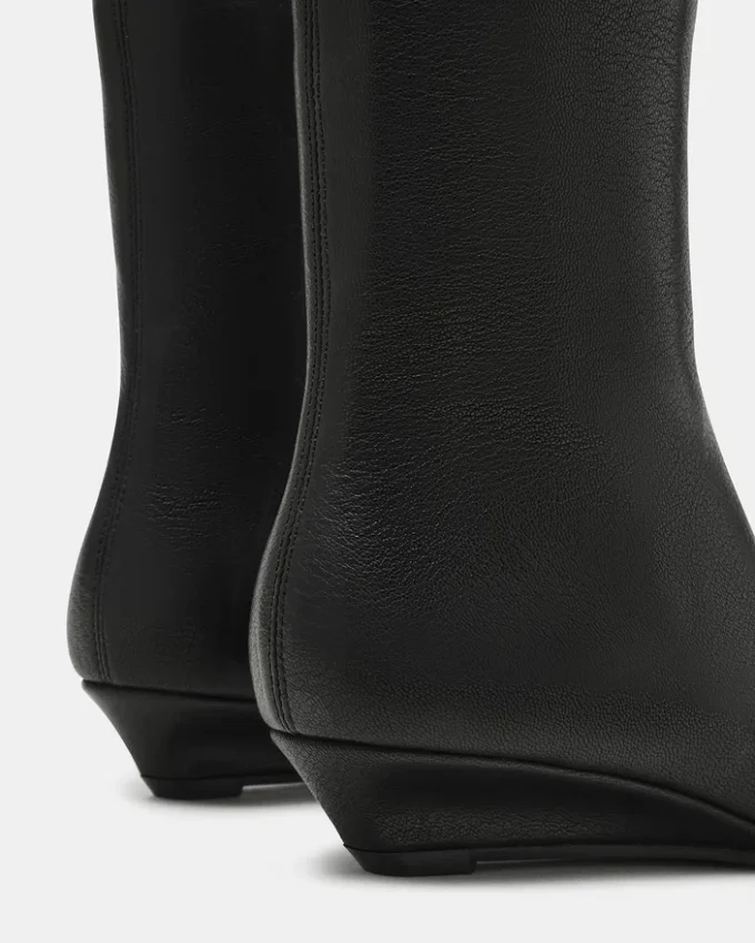 Flaire Black Leather Flaire Black Leather